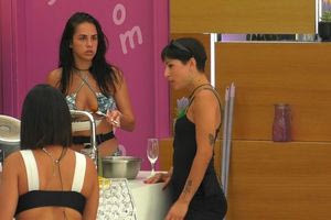 Big Brother: Άγριος καβγάς για… ένα κεφτεδάκι – “Τσίπα δεν έχεις πάνω σου”