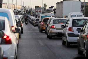 Πετρούπολη: Άνδρας επιτέθηκε σε 46χρονη οδηγό για την προτεραιότητα στον δρόμο και την έστειλε στο νοσοκομείο