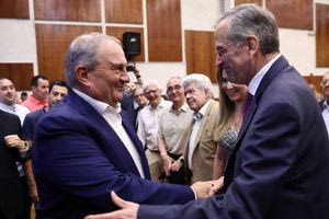 «Πριονοκορδέλα» πέρασαν τον Μητσοτάκη, οι Καραμανλο-Σαμαράδες, με τον Κυριάκο να μιλάει για… γκριζίλα και μιζέρια – Κόμμα… με τα όλα του ανακοινώνει ο Σαμαράς!