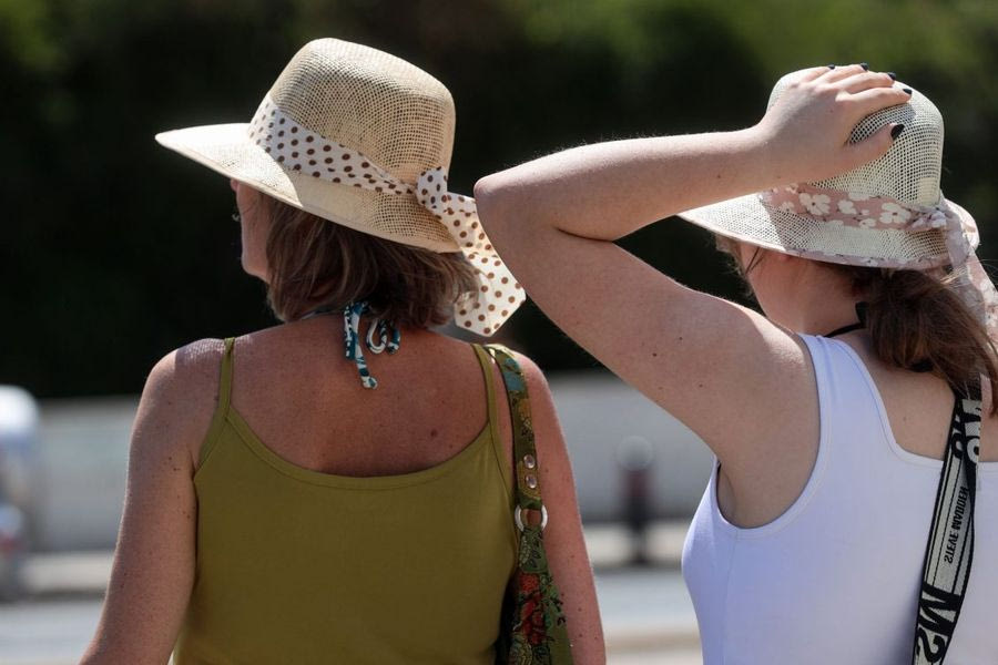 Καύσωνας: Οδηγίες προστασίας από τις υψηλές θερμοκρασίες