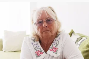 Έξαλλη Βρετανίδα τουρίστρια τα βάζει με ξενοδοχείο στην Κέρκυρα: «Δεν είχε αγγλικό φαγητό»