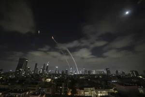 Ισραήλ – Ιράν: Απώλειες έως και 2,5 δισ. ευρώ για την ελληνική οικονομία από ενδεχόμενη κλιμάκωση