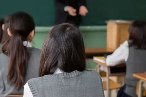 Τα τρικ που εφαρμόζει η Κίνα για να σταματήσει την αντιγραφή στις εξετάσεις των μαθητών της