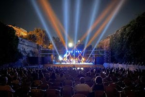 Δήμος Ηρακλείου: «Προσοχή με τα πανό και τις διαφημίσεις των καλοκαιρινών εκδηλώσεων»