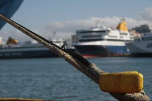 Απαγορευτικό απόπλου λόγω ανέμων σε Πειραιά, Ραφήνα και Λαύριο – Κανονικά τα δρομολόγια για Αργοσαρωνικό με έγκριση πλοιάρχων