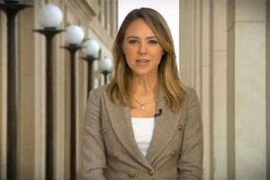 ΗΠΑ: Ποια είναι  η 33χρονη δημοσιογράφος του CNN που ο Τραμπ ζήτησε να την διώξουν «σαν σκυλί»