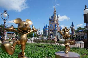 Γαλλία: Παιδόφιλος συνελήφθη αφού οργάνωσε γάμο με… 9χρονη στην Disneyland