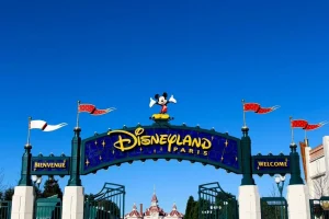 Disneyland: Συνελήφθη Βρετανός που προσπάθησε να παντρευτεί 9χρονη σε ψεύτικη τελετή
