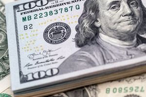 Δολάριο: Γιατί βυθίζεται στις αγορές και ο ρόλος του Τραμπ
