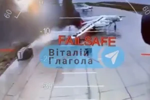 Η Ρωσία επιβεβαιώνει τις ουκρανικές επιθέσεις στα στρατιωτικά αεροδρόμια – «Μερικά αεροσκάφη έπιασαν φωτιά»