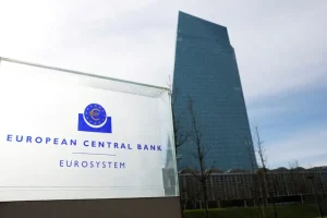 Στο «μικροσκόπιο» της ΕΚΤ τα επιτόκια το φθινόπωρο – Τι θα κρίνει τις αποφάσεις