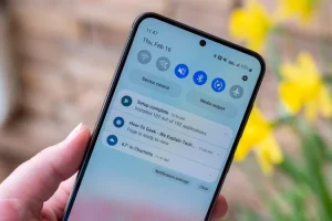 «Η κούραση των alert»: Πολλοί διαγράφουν εφαρμογές ειδήσεων από τα κινητά τους