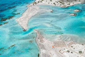 Ελαφονήσι: Σάλος με τις αθέμιτες πρακτικές των παρκαδόρων