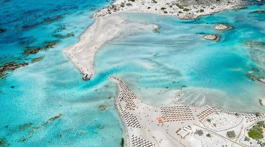 Ελαφονήσι: Σάλος με τις αθέμιτες πρακτικές των παρκαδόρων