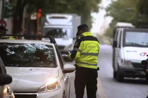 Πως το Ηράκλειο κέρδισε το στοίχημα «κράνος» και «ζώνη ασφαλείας» – Τα τσουχτερά πρόστιμα του νέου ΚΟΚ (Video)