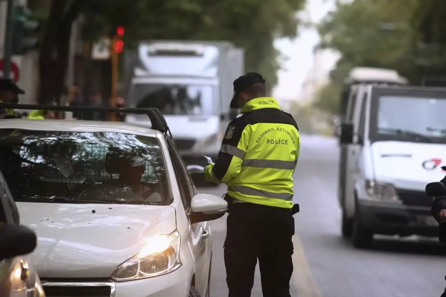 Νέος ΚΟΚ: Τι ποινές ισχύουν για όσους οδηγούν χωρίς δίπλωμα