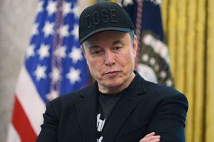 Tα «μαζεύει» ο Έλον Μασκ: «Μετανιώνω για ορισμένες αναρτήσεις που έκανα για τον Τραμπ»