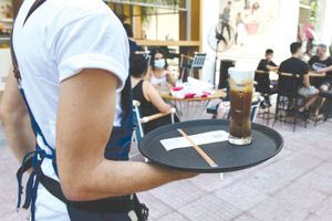 Εστίαση: Νέες εκρήξεις από τα υψηλά πρόστιμα στο Ηράκλειο για τα σκιάδια