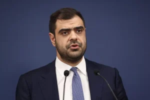 Μαρινακής κατά Τσίπρα: Έκανε εκατοντάδες χιλιάδες νέους να εγκαταλείψουν τη χώρα, και ζητάει τα ρέστα από τον Μητσοτάκη