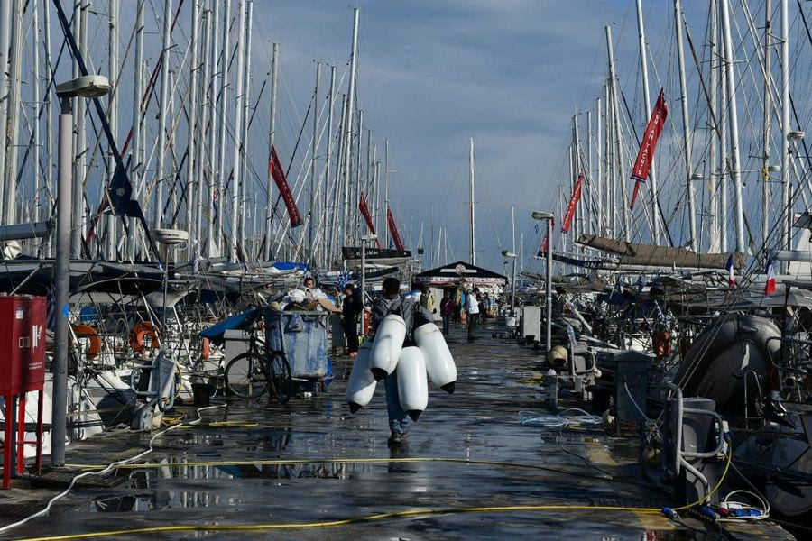 Θρίλερ σε πολυτελή θαλαμηγό στο Άλιμο: Μέλος του πληρώματος κάρφωσε μαχαίρι στην καρδιά του