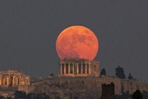 Απόψε το «ματωμένο φεγγάρι»