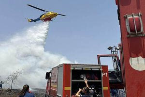 Μαραθώνας: Φωτιά στην Αγία Μαρίνα – Εκκενώνεται η Βάση του Ναυτικού