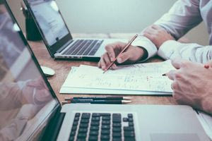 Φορολογία: Αλλάζουν τα πάντα στο εισόδημα – Τα δυο σενάρια που εξετάζονται