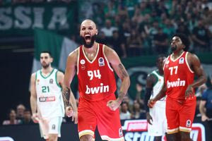 Η ανάρτηση του Φουρνιέ με σπόντα για τον Αταμάν: «Θα βρω fake Έλληνες ή αληθινούς;»