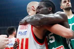 Ο Ολυμπιακός απάντησε στον Αταμάν με τη φωτογραφία του Φουρνιέ με τον Ναν