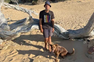 Ο «Ροβινσώνας» της Γαύδου κάνει απεργία πείνας επειδή δεν του κάνουν μεταδημότευση