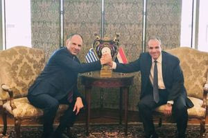 Μας… συνέδεσαν με Κάιρο οι Αιγύπτιοι! Θυσία στις μπίζνες ιστορία 15 αιώνων; Η επιστροφή των Τεμπών, το βαρύ κατηγορητήριο κατά Μητσοτάκη και η… συνεργασία (ακρο)δεξιάς και κεντρο-αριστεράς στη Βουλή!