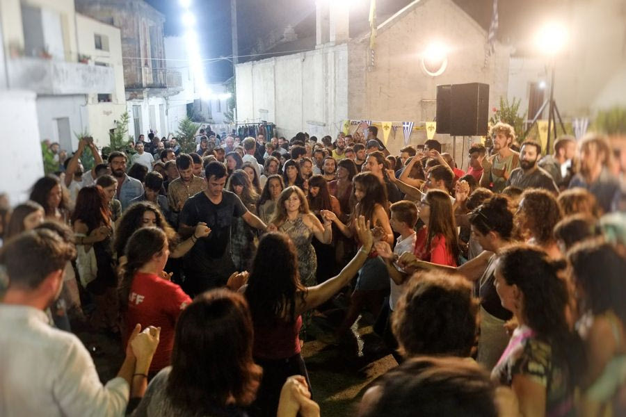 Γλέντια μέχρι τις 4 το πρωί – Στήριξη από τους καλλιτέχνες της Κρήτης