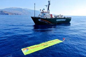 Arctic Sunrise: Το εμβληματικό πλοίο της Greenpeace «πιάνει» λιμάνι σε Βόλο και Ηράκλειο