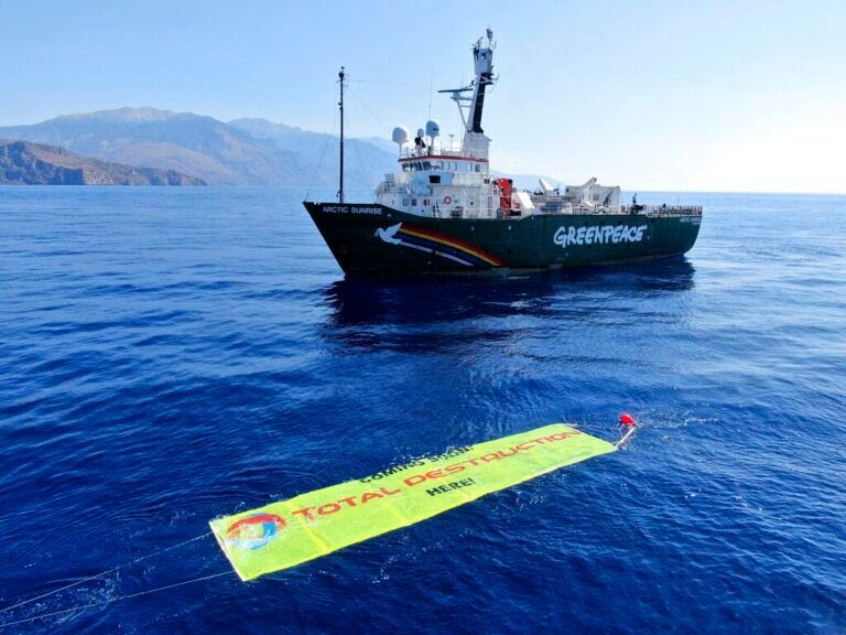 Arctic Sunrise: Το εμβληματικό πλοίο της Greenpeace «πιάνει» λιμάνι σε Βόλο και Ηράκλειο