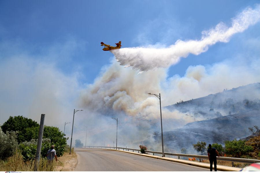 Φωτιά στη Χίο: Οι καπνοί έχουν ήδη περάσει τις κεντρικές Κυκλάδες
