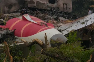 To τραγικό λάθος στο πιλοτήριο: Η θεωρία για τη συντριβή της Air India που στοίχισε 265 ζωές