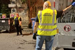 Ταυτοποιήθηκε και αναζητείται ο οδηγός ΙΧ που ξυλοκόπησε τον υπάλληλο καθαριότητας του Δήμου Αθηναίων