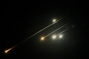 Νέο κύμα ισραηλινών επιθέσεων στο Ιράν – Η Τεχεράνη υπόσχεται αντίποινα