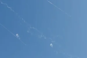 Ισραήλ: Νέα πυραυλική επίθεση από το Ιράν – Ηχούν σειρήνες