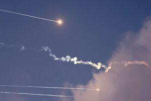 Ισραήλ: Ηχούν οι σειρήνες – Το Ιράν χτυπάει με βαλλιστικούς πυραύλους