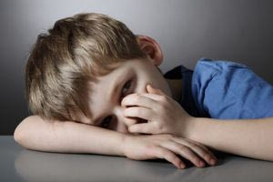 Ρωσία: Άνδρας υπό την επήρεια ουσιών αρπάζει και ρίχνει κάτω παιδί 1,5 ετών (video)