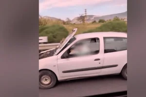 Οδηγούσε στην Εθνική με ανοιχτό καπό – «Ήταν ατύχημα» είπε η εταιρεία