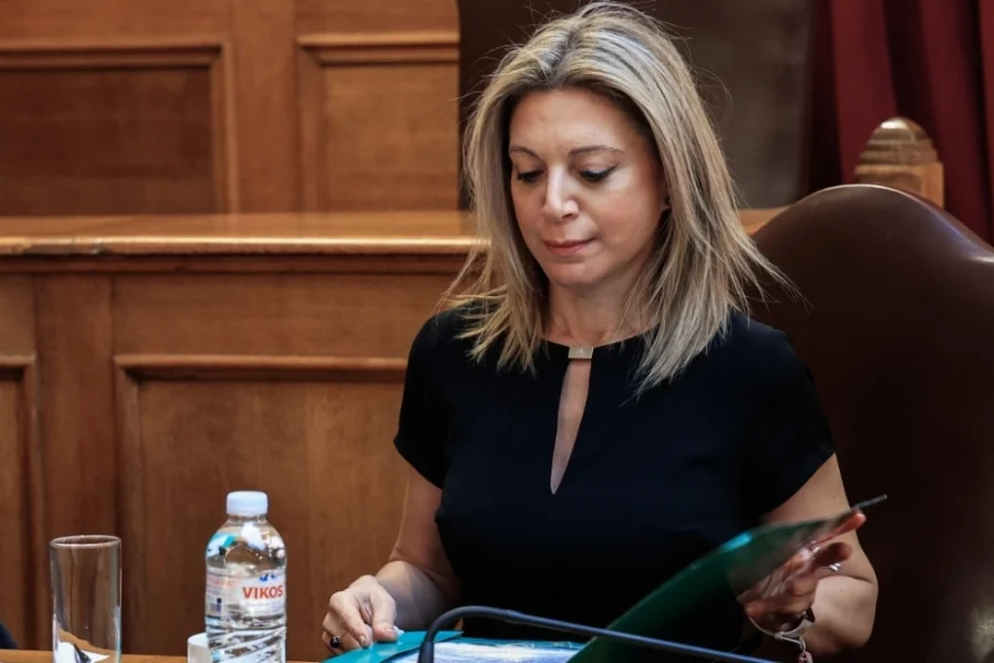 Προανακριτική για εσχάτη προδοσία από τον Μητσοτάκη ως τον Σπίρτζη ζητά η Καρυστιανού