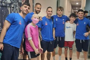 Η Κατερίνα μας φωτογραφήθηκε με την Εθνική Ελλάδας – Το συγκινητικό ευχαριστώ του πατέρα της