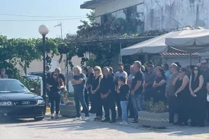 Άραχθος: Σε κλίμα οδύνης η κηδεία του 14χρονου