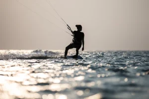 Τραγωδία στη Ρόδο: Νεκρή 31χρονη που έκανε kitesurfing