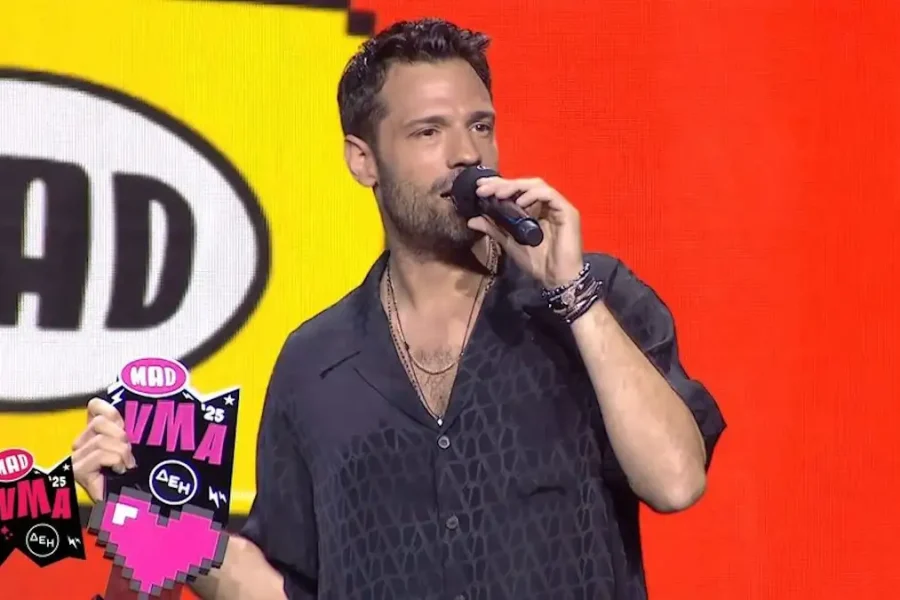 Συγκίνηση στα MAD VMA 2025: Ο Κωνσταντίνος Αργυρός αφιέρωσε το βραβείο του στη μικρή Ιόλη από το «Make A Wish»
