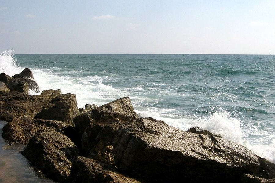 Βοριάδες έως 7 μποφόρ τη Δευτέρα και θερμοκρασία έως 33 βαθμούς