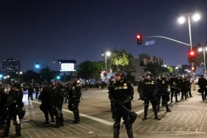 Ντόναλντ Τραμπ: Η Εθνοφρουρά θα παραμείνει στο Λος Άντζελες