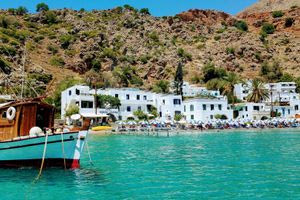 Αυξάνεται η κίνηση στο Λουτρό – Σε ένα τόπο ειδυλλιακό χωρίς αυτοκίνητα